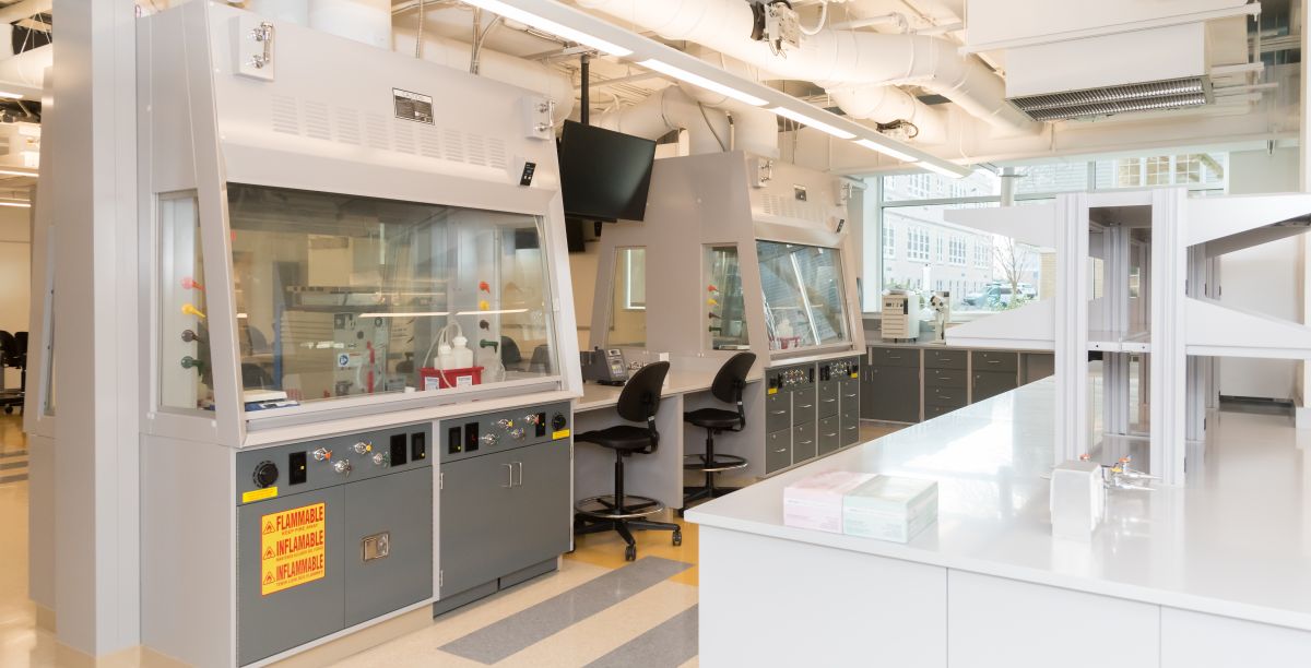 Inside our innovative Science and Technology Center, you’ll have access to cutting-edge equipment and work alongside faculty on research.