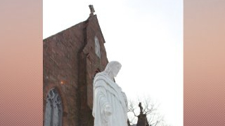 A photo of a statue of Jesus